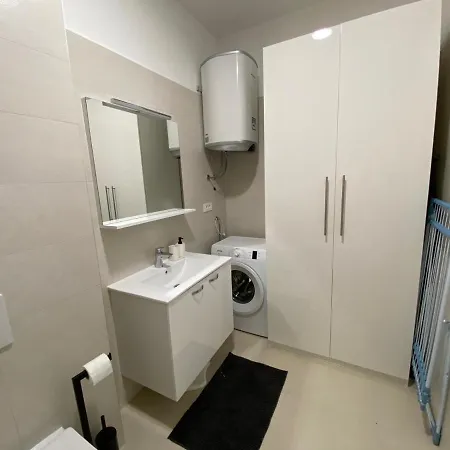 Emanuel Apartment *