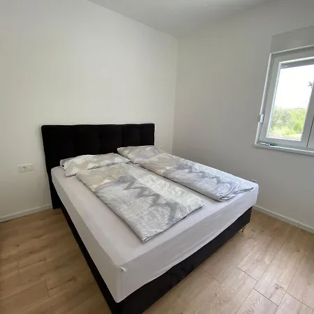Emanuel Apartment *